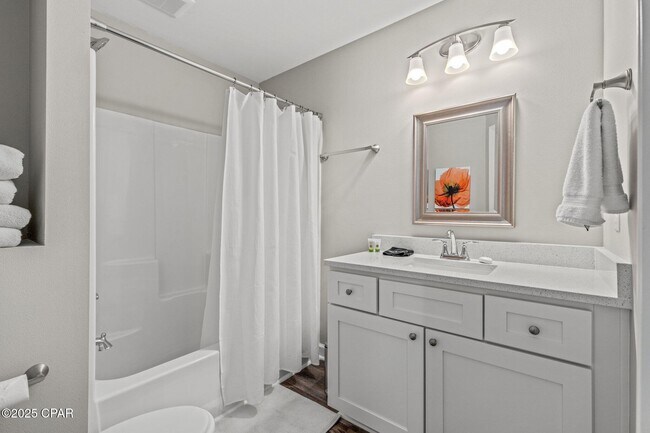 Building Photo - 1709 Hickory Ave