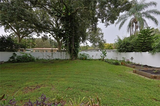 Building Photo - 226 W Spruce St