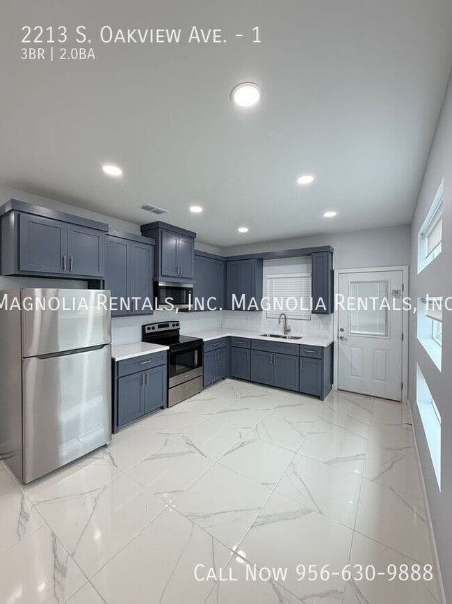 Building Photo - 2213 S Oakview Dr