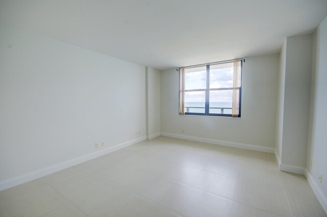Building Photo - 2301 S Ocean Dr