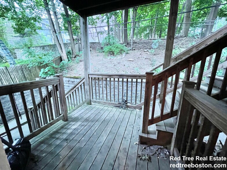 Building Photo - 128 Hillside St