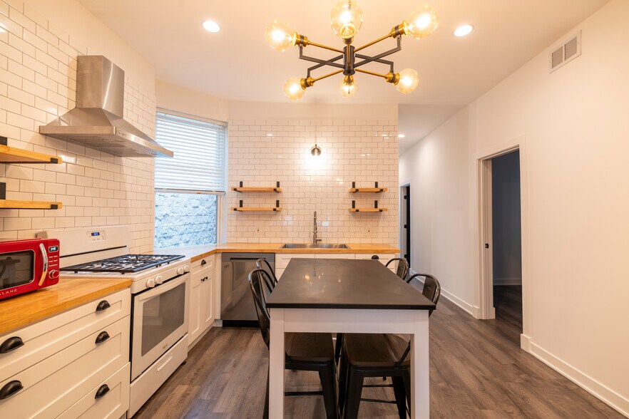 Building Photo - 905 S Miller St