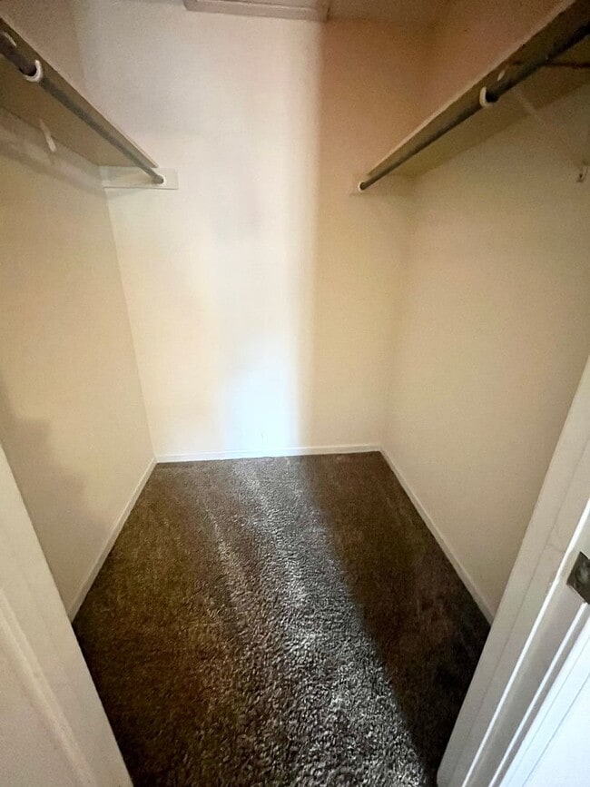 Building Photo - 2BR 1.5BA single story condo located near WKU!