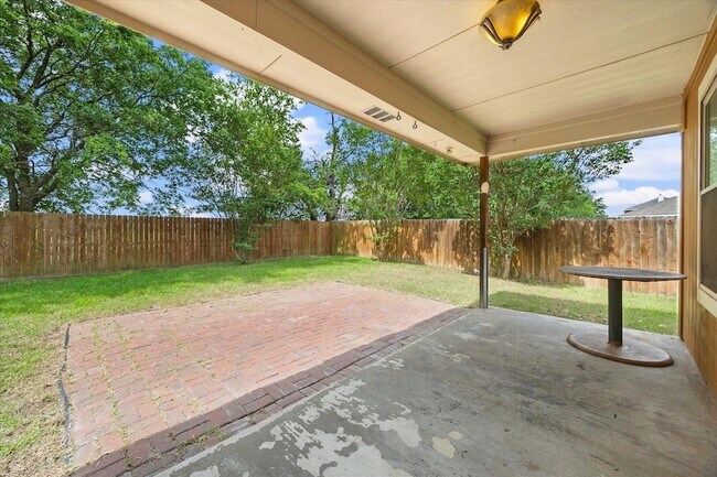 Building Photo - 2701 Redwood St