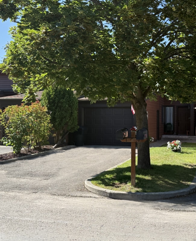 Building Photo - Hawthorne Home