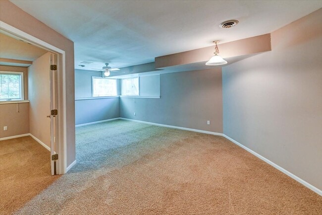 Building Photo - Beautifully updated 4 bedroom home in Southbridge, Waunakee