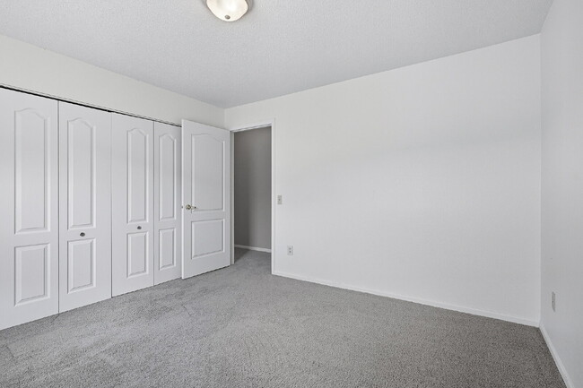 Building Photo - 1421 River View Ave