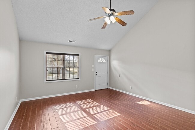 Building Photo - 178 Kelly Cir