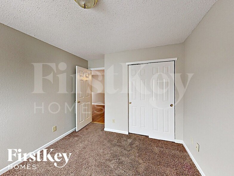 Building Photo - 6646 Kinnerton Dr