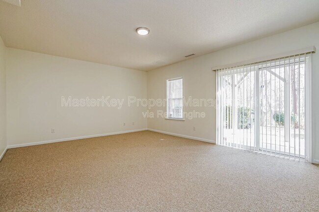 Building Photo - 335 Anterbury Dr