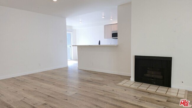 Building Photo - 1650 S Bentley Ave