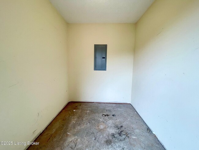 Building Photo - 7011 US-150