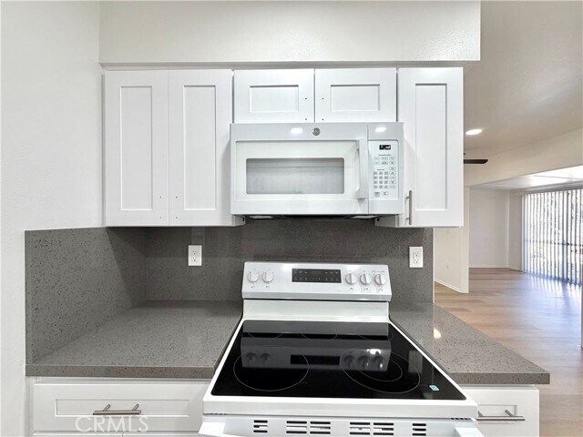 Building Photo - 28880 Amersfoot Way