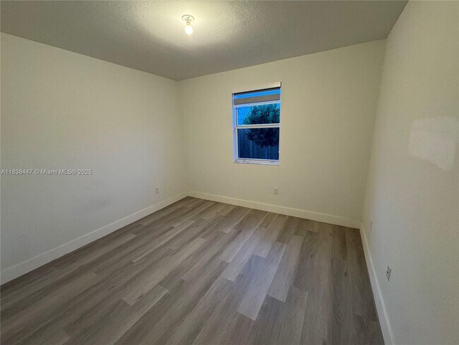 Building Photo - 2623 SE 8th Ct