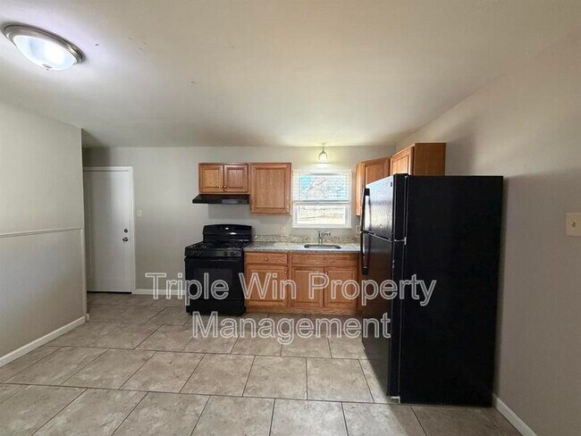 Building Photo - 10191 Mayfair Dr