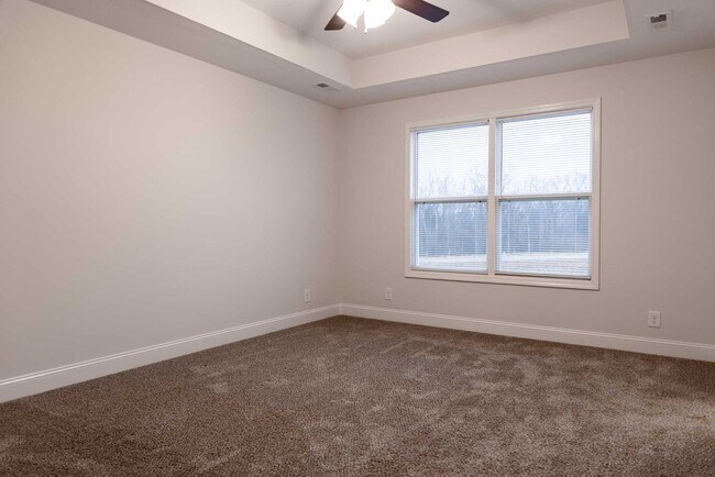 Building Photo - Charming Home With Eat In Kitchen, Granite Countertops, and Glass Door Tiled Shower