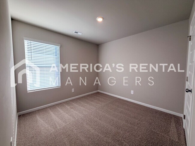 Building Photo - Modern Comfort Awaits in Mize Meadows Brand New Construction with Open Floor Plan!