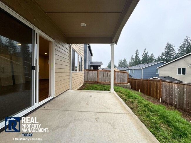 Building Photo - Stunning 5 Bedroom! Great Location!