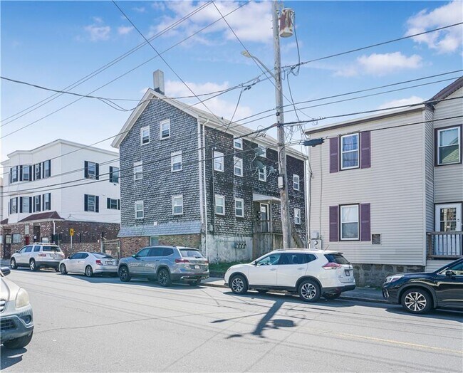 Building Photo - 1081 Bedford St