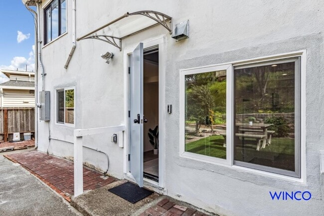 Building Photo - 372 Avalon Dr