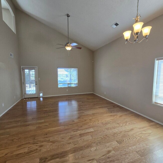Building Photo - 6912 Vista Del Sol Dr NW