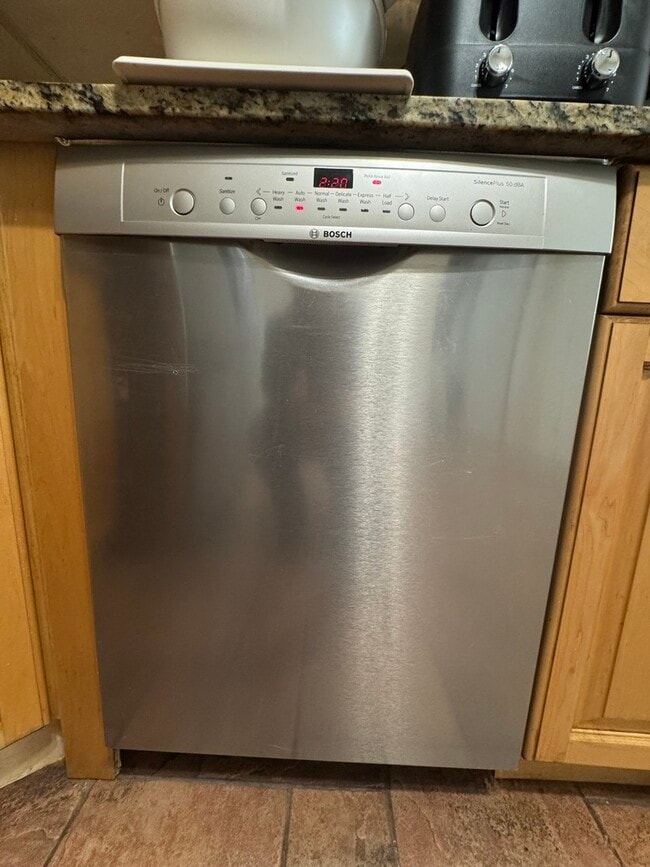 Building Photo - 1006 S Oakley Blvd