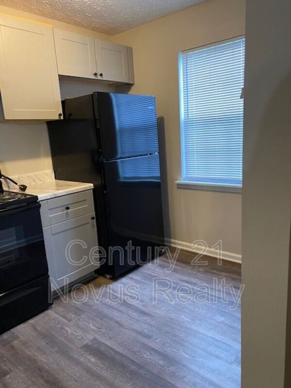 Building Photo - 735 South St