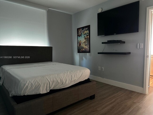 Building Photo - 500 Brickell Ave