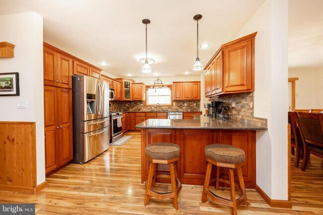 Building Photo - 1212 Acacia Dr
