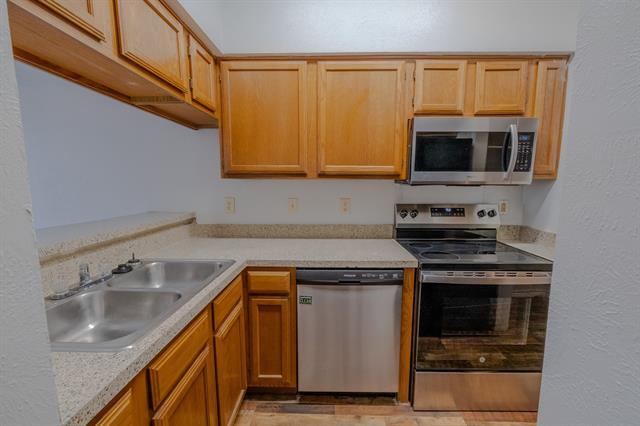 Building Photo - 501 Arbor Creek Dr