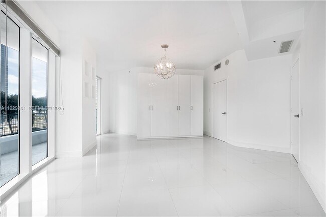 Building Photo - 60 SW 13th St