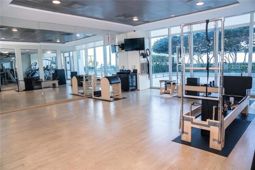 Building Photo - 1331 Brickell Bay Dr