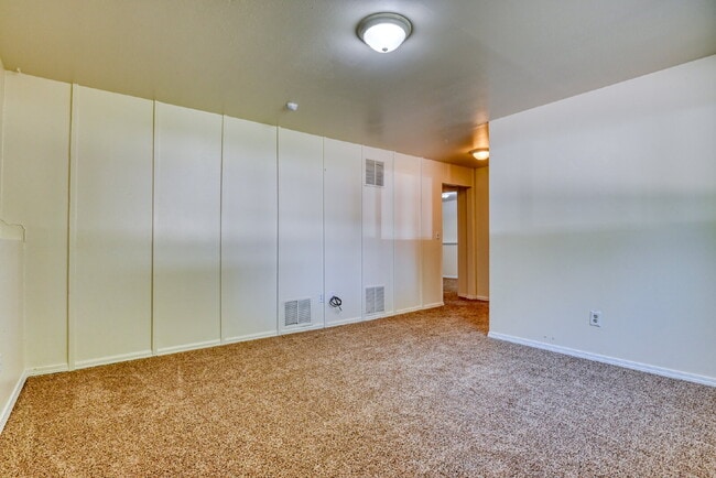 Building Photo - Fantastic Home In Village Seven For Rent