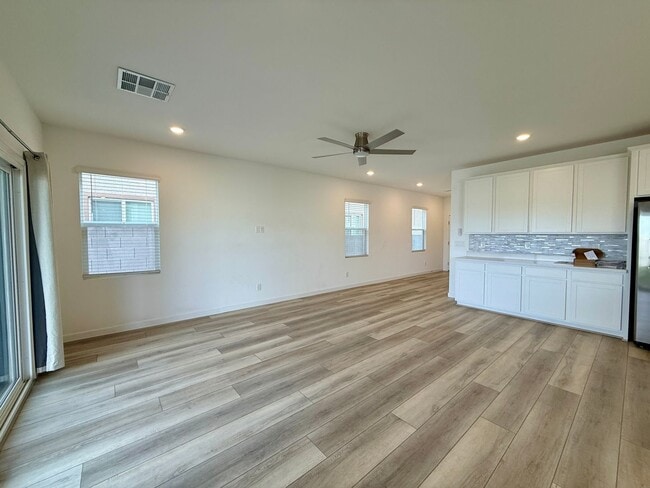 Building Photo - Beautiful Spring Valley Lennar Home-Make it yours today!