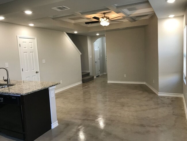 Building Photo - Town home for rent