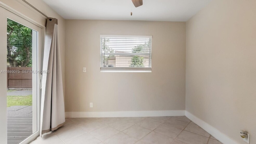 Building Photo - 740 Beachwood Ln