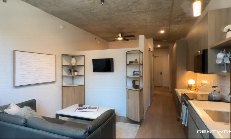 Building Photo - 809 N Wells St