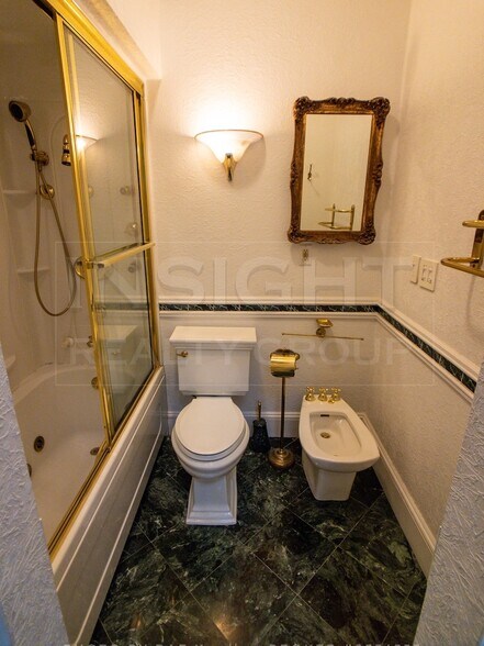 Building Photo - 61 Pond St