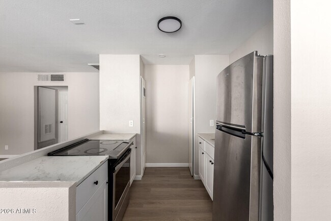 Building Photo - 405 S Priest Dr