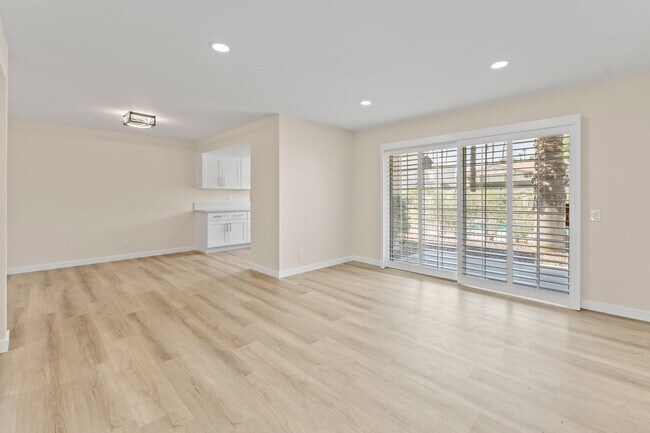 Building Photo - 505 S Farrell Dr