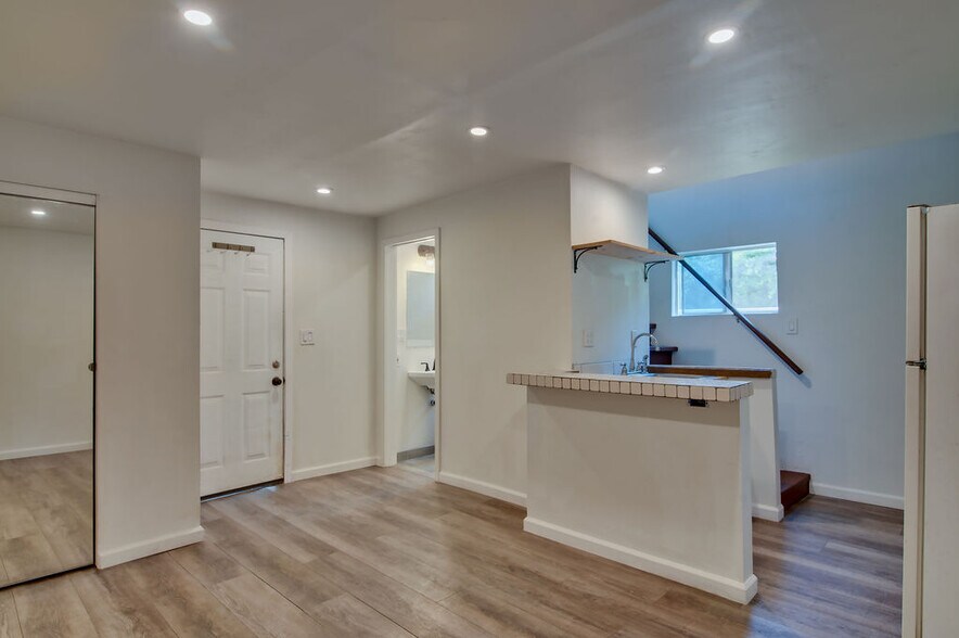 Building Photo - 641 N Martel Ave