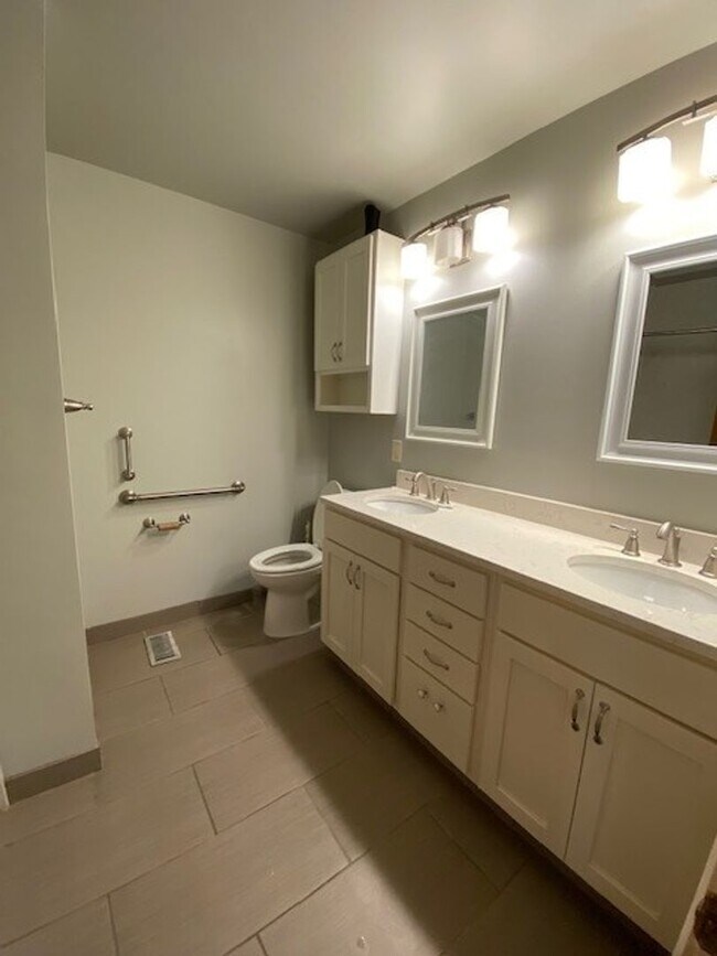 Building Photo - LARGE | 3 Bed | 2 Bath | Midtown Tulsa