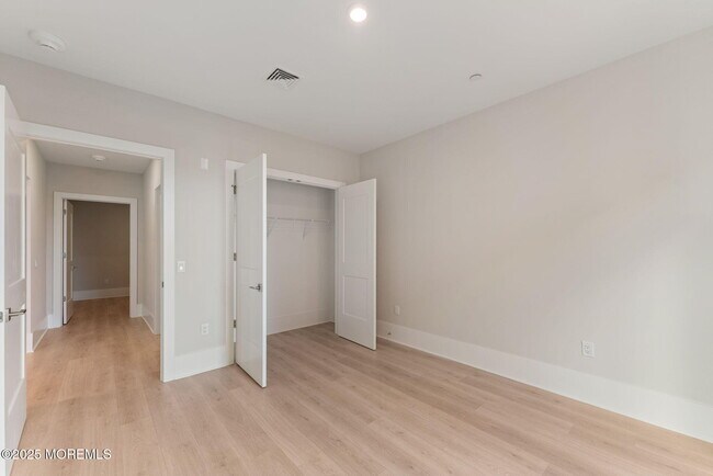 Building Photo - 215 2nd Ave