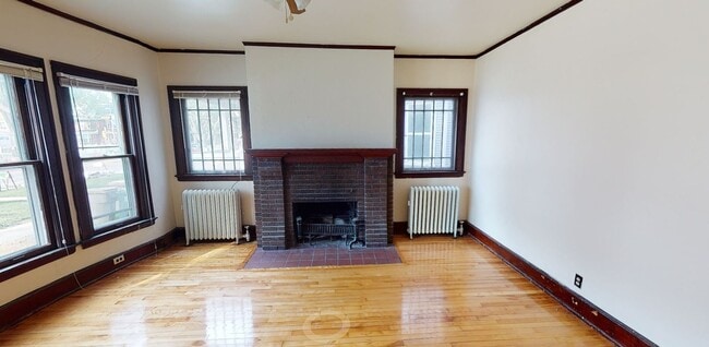 Building Photo - 515 W Washington Ave