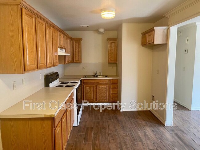 Building Photo - 1132 N Gardner Ave