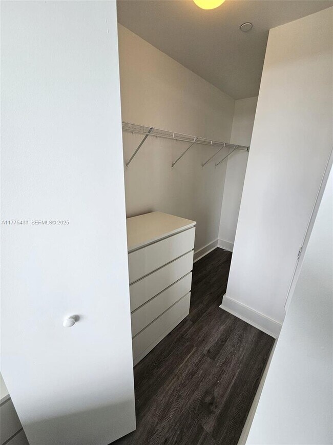 Building Photo - 121 NE 34th St