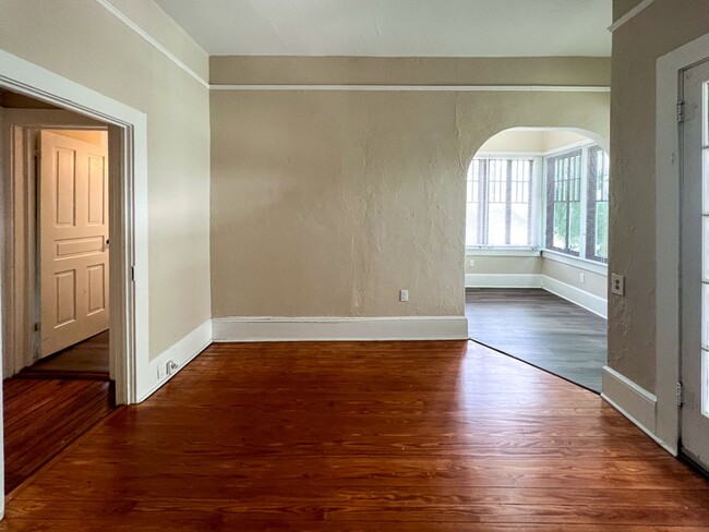 Building Photo - 1BR/1BA UPDATED Apartment in Duck Pond Are...