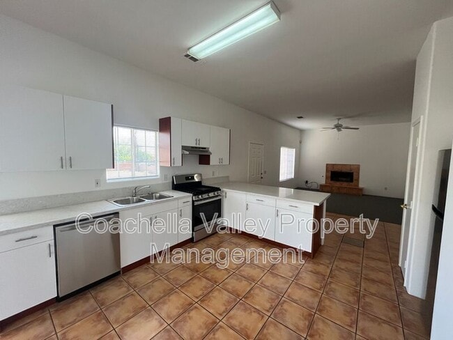 Building Photo - 53750 Avenida Alvarado