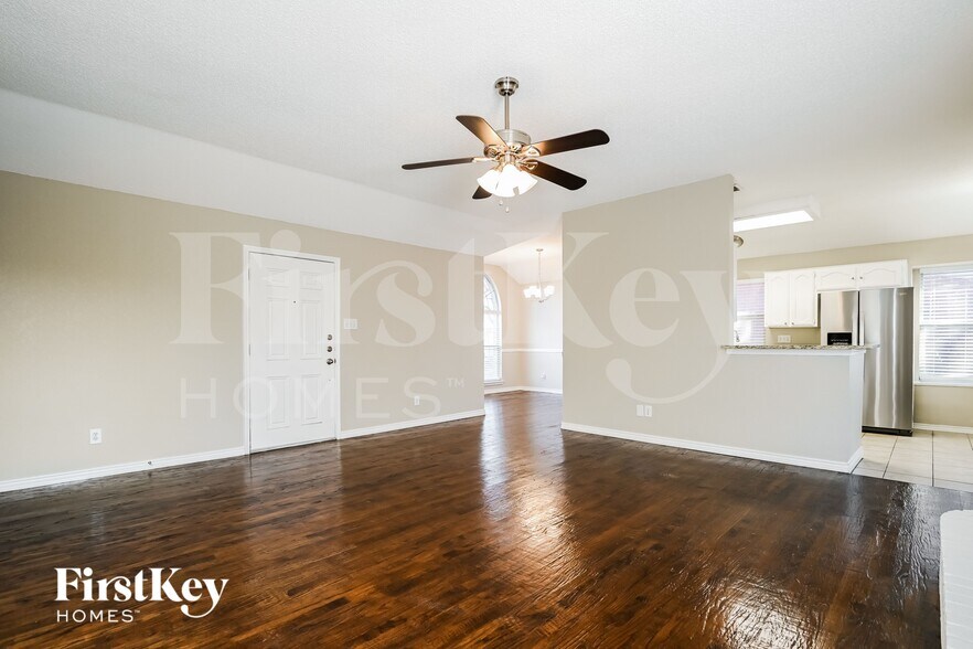 Building Photo - 2620 Buck Dr