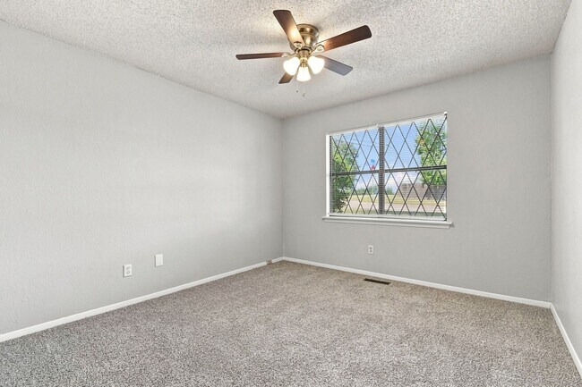Building Photo - 501 W Albuquerque St